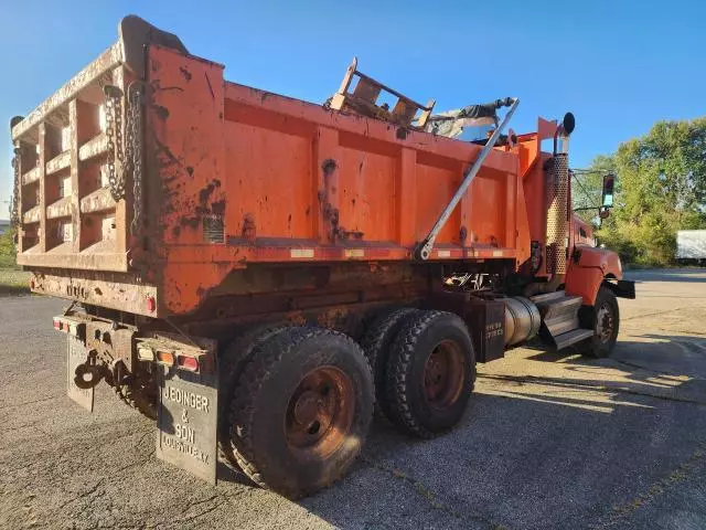 2010 Kenworth Construction T400