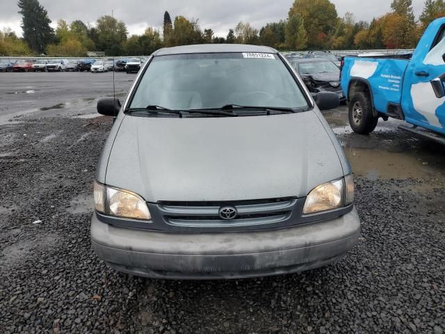 2000 Toyota Sienna CE