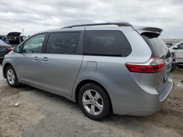 2017 Toyota Sienna LE