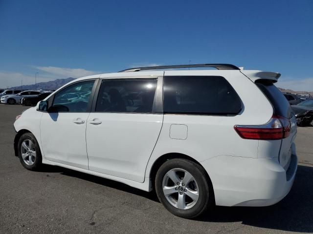 2018 Toyota Sienna LE