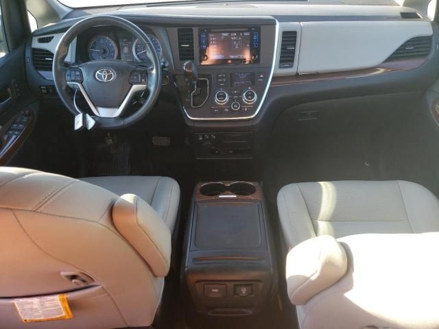 2017 Toyota Sienna XLE