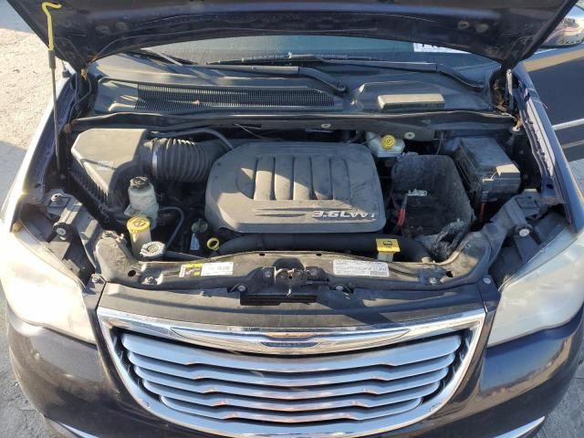 2013 Chrysler Town & Country Touring L