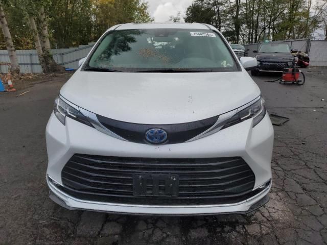 2022 Toyota Sienna XLE