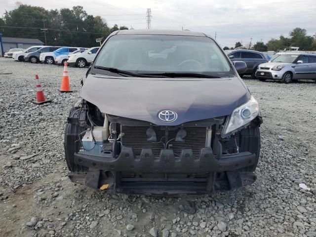 2013 Toyota Sienna LE