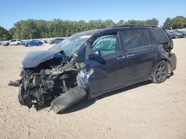 2020 Toyota Sienna SE