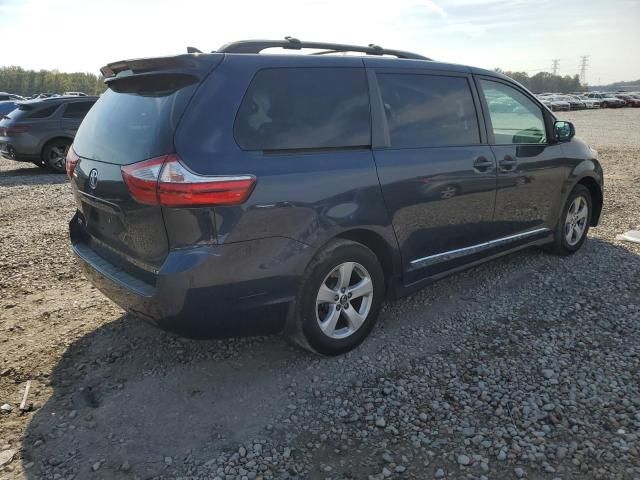 2019 Toyota Sienna LE