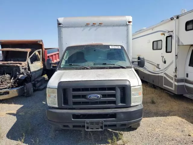 2009 Ford Econoline E350 Super Duty Cutaway Van