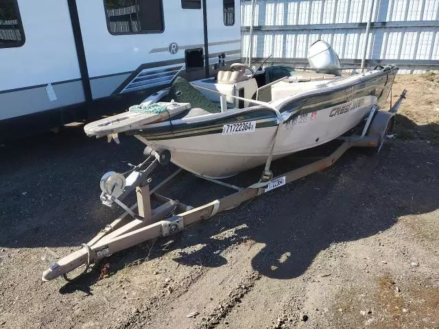 2000 Crestliner Boat