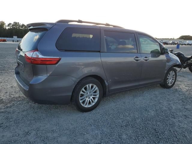 2017 Toyota Sienna XLE