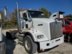 Salvage trucks for sale at Columbus, OH auction: 2005 Kenworth Construction T800