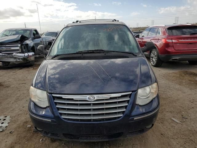 2005 Chrysler Town & Country Limited