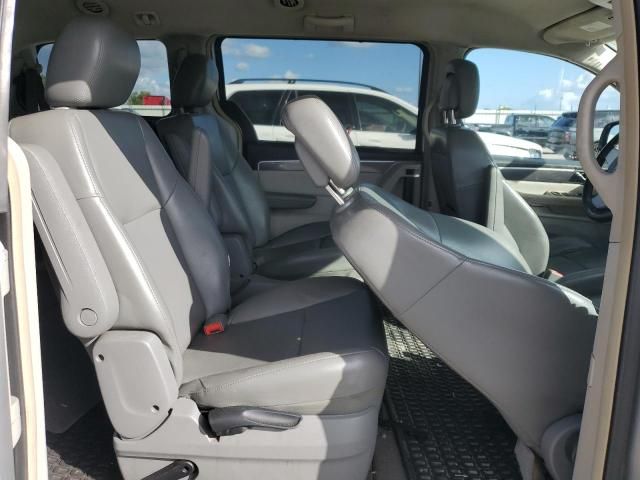 2010 Volkswagen Routan SE