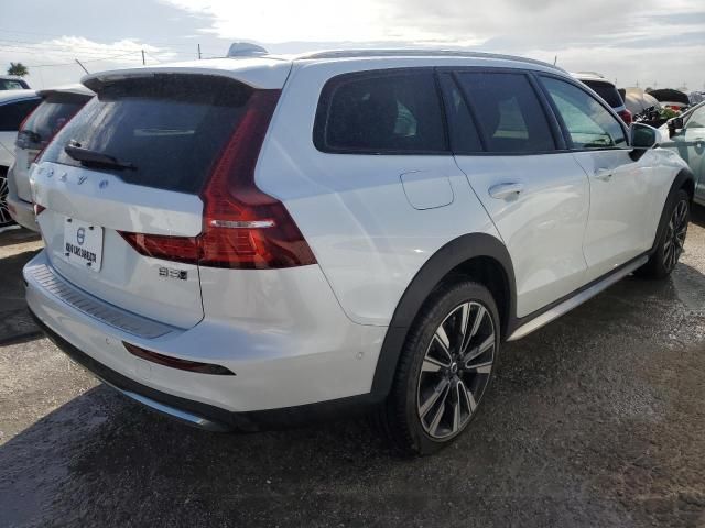 2023 Volvo V60 Cross Country Ultimate