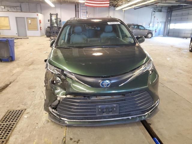 2022 Toyota Sienna XLE