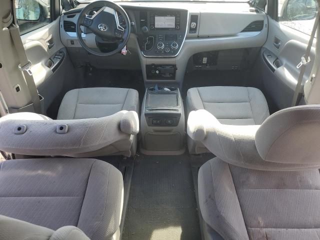 2019 Toyota Sienna LE