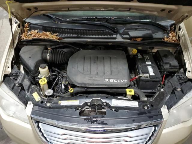 2011 Chrysler Town & Country Touring L