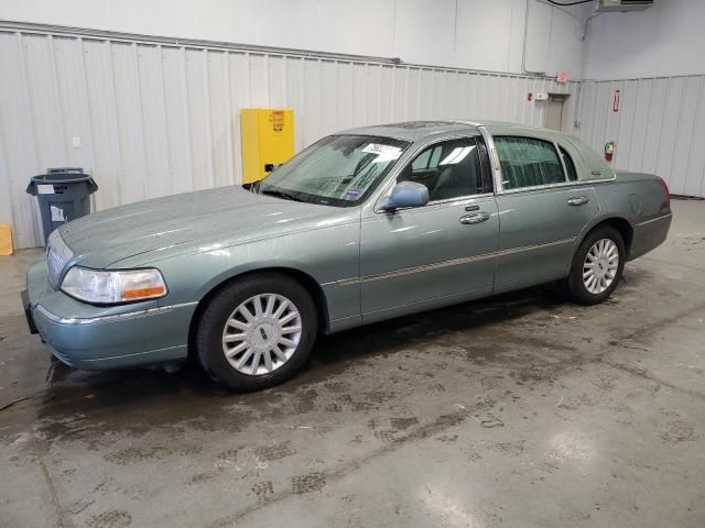 2005 Lincoln Town Car Signature Limited