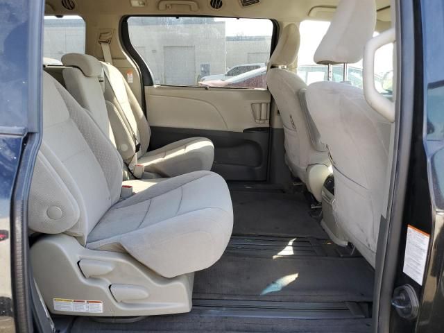 2018 Toyota Sienna LE