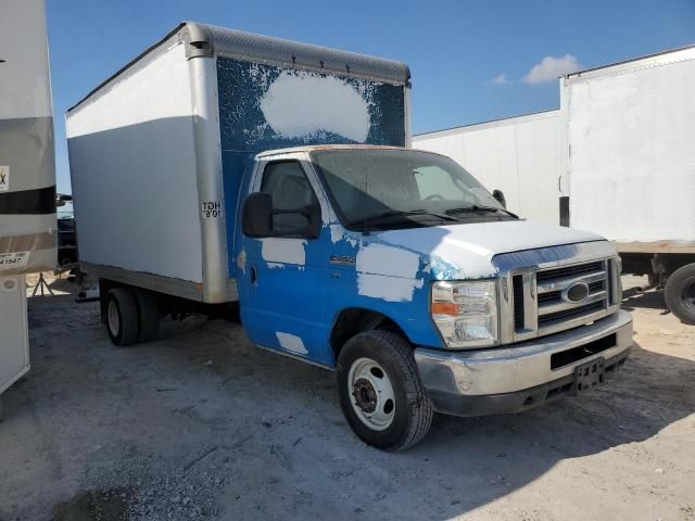 2014 Ford Econoline E450 Super Duty Cutaway Van