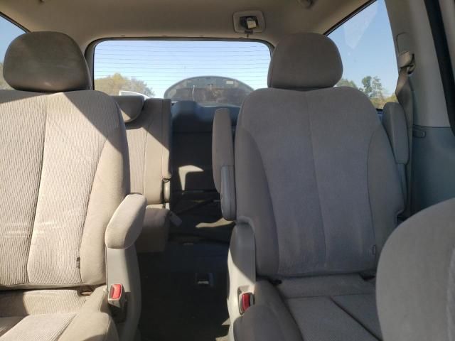 2011 KIA Sedona LX