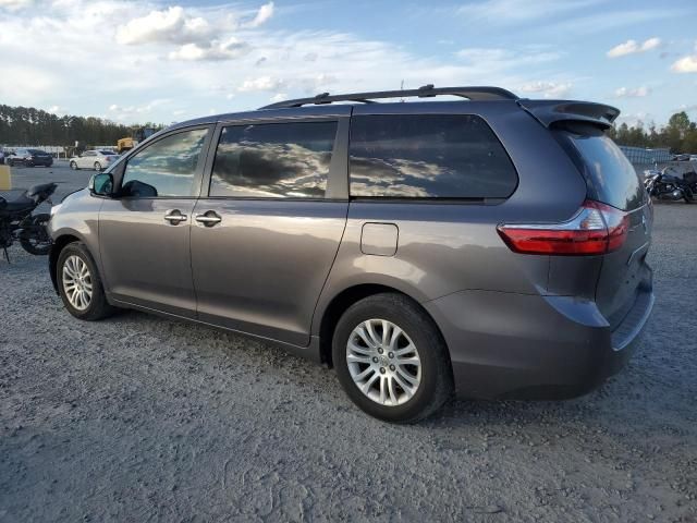 2017 Toyota Sienna XLE