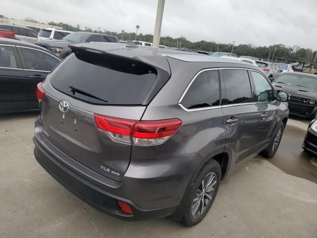 2017 Toyota Highlander SE