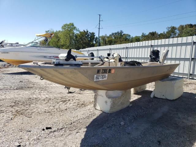 2000 Xpress Boat