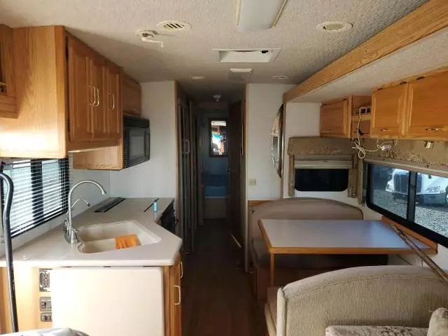 2002 Winnebago 2002 Workhorse Custom Chassis Motorhome Chassis W2