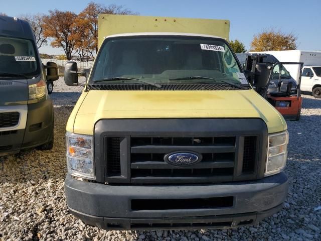 2018 Ford Econoline E450 Super Duty Cutaway Van