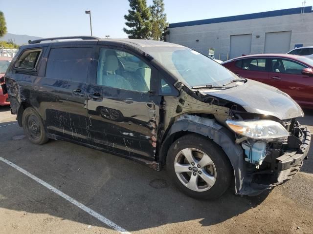 2018 Toyota Sienna LE