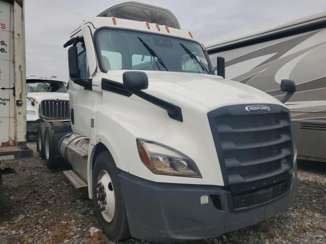 2025 Freightliner Cascadia 126