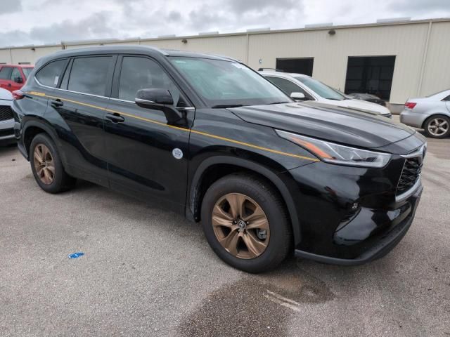 2023 Toyota Highlander Hybrid Bronze Edition