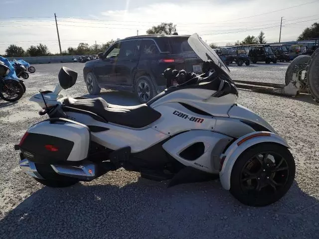 2013 Can-Am Spyder Roadster ST