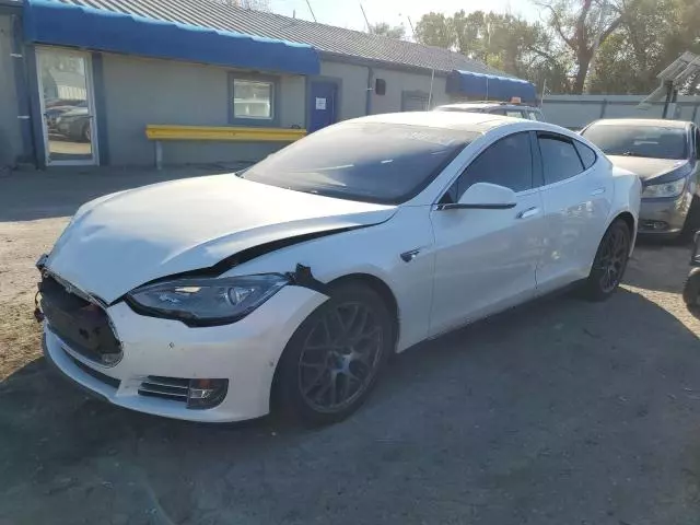 2015 Tesla Model S 70D