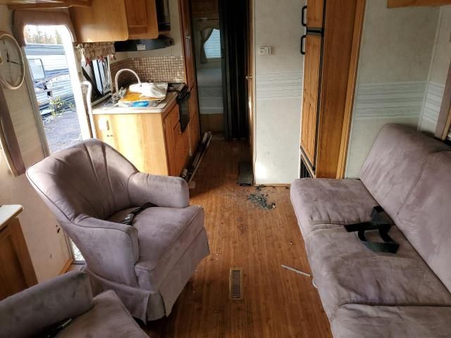 2005 Ruft 2005 Workhorse Custom Chassis Motorhome Chassis P3