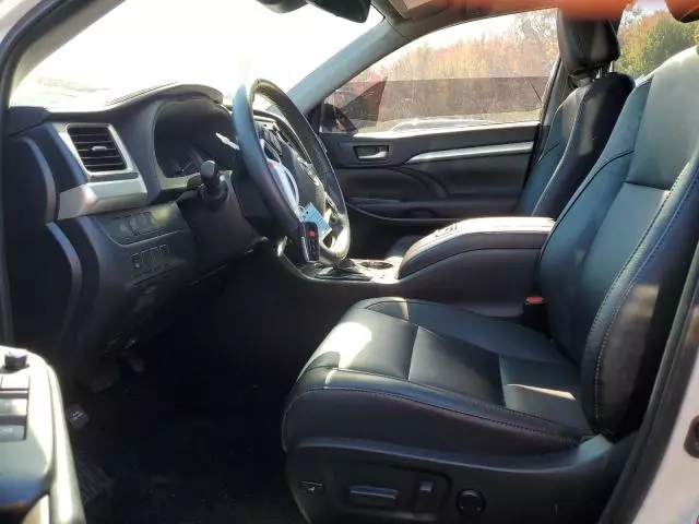 2019 Toyota Highlander SE