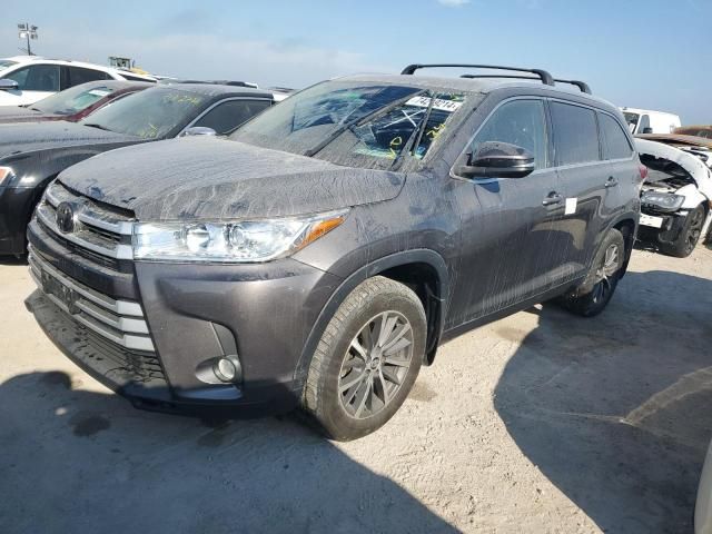 2017 Toyota Highlander SE