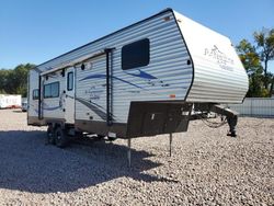 Salvage trucks for sale at Ham Lake, MN auction: 2009 Coachmen 5th Wheel