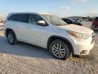 2016 Toyota Highlander LE