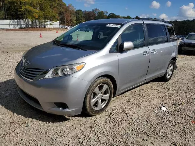 2017 Toyota Sienna LE