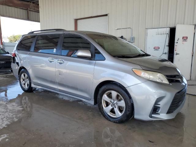 2018 Toyota Sienna LE