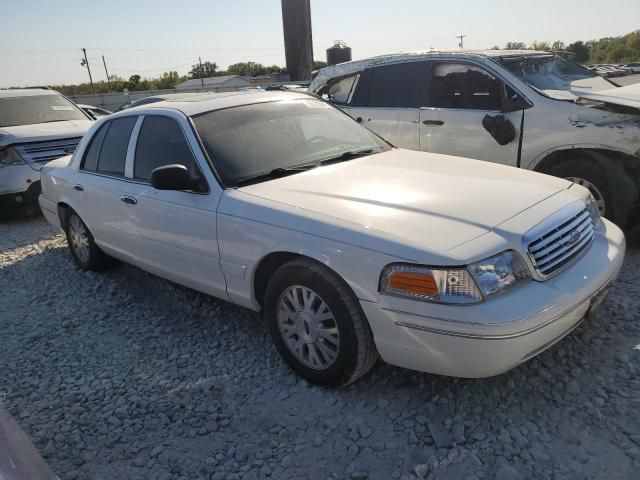 2004 Ford Crown Victoria LX