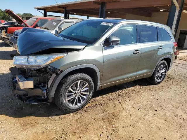 2017 Toyota Highlander SE