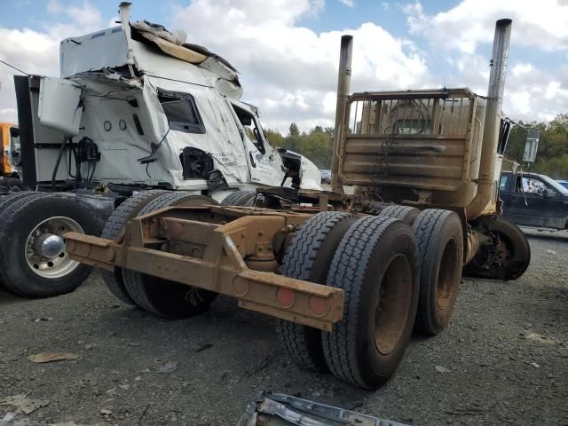 1996 Freightliner Conventional FLD120