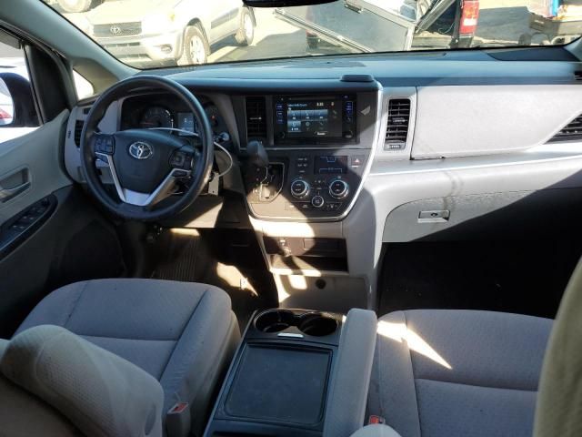 2016 Toyota Sienna LE