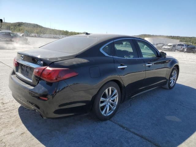 2015 Infiniti Q70 3.7