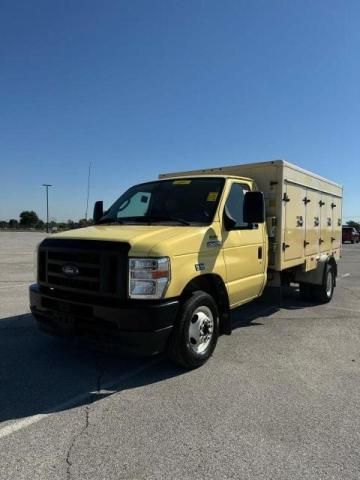 2021 Ford Econoline E450 Super Duty Cutaway Van