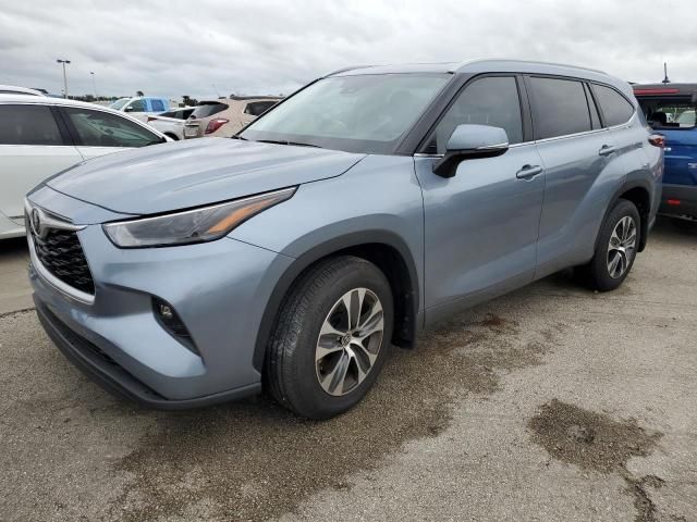 2024 Toyota Highlander LE