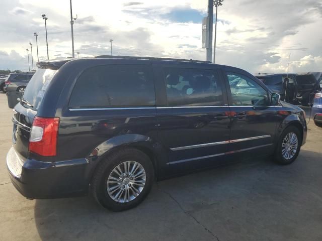 2013 Chrysler Town & Country Touring L