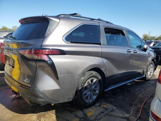 2022 Toyota Sienna XLE